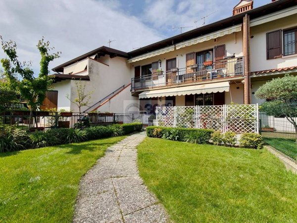 appartamento in vendita ad Adro in zona Torbiato