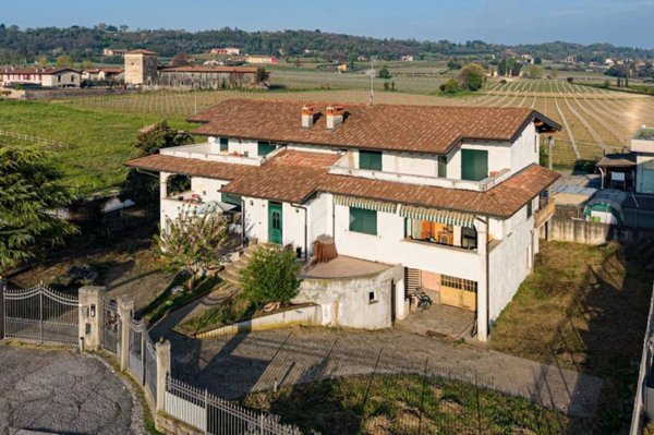 appartamento in vendita ad Adro in zona Torbiato