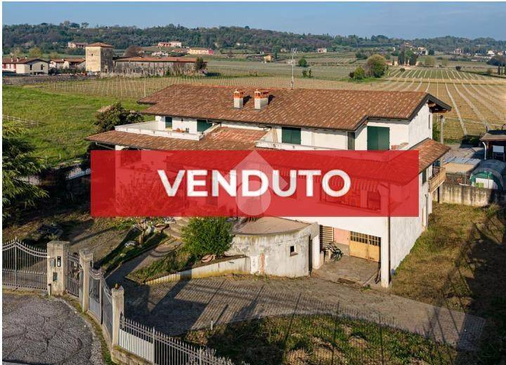 appartamento in vendita ad Adro in zona Torbiato