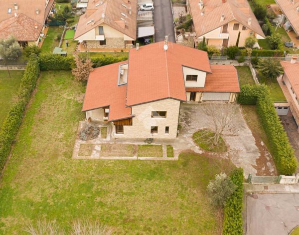 casa indipendente in vendita ad Adro