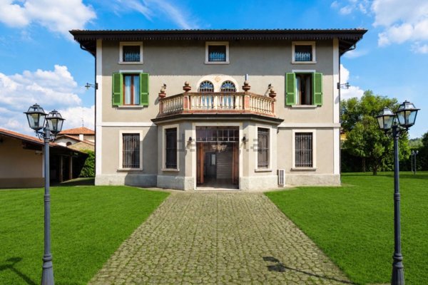 casa indipendente in vendita ad Adro in zona Torbiato