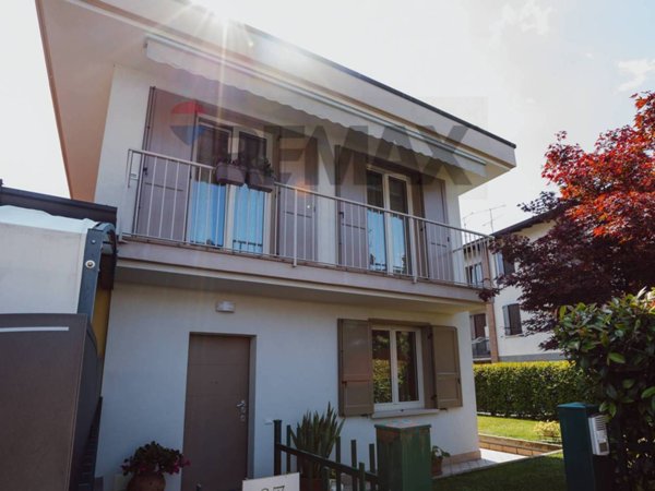 casa indipendente in vendita ad Adro in zona Torbiato