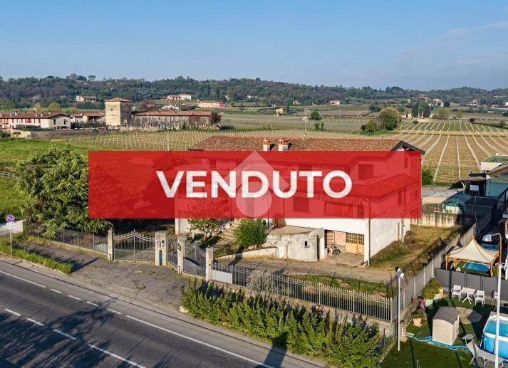appartamento in vendita ad Adro in zona Torbiato
