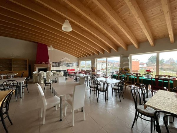 negozio in vendita ad Adro in zona Torbiato