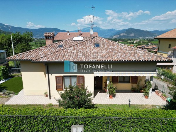 appartamento in vendita ad Adro in zona Torbiato