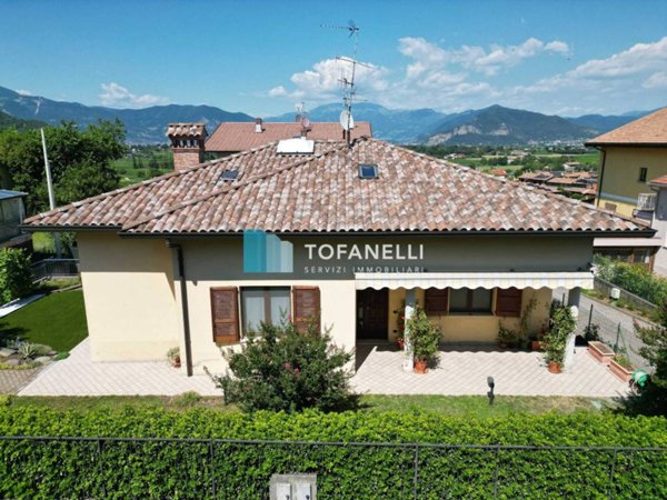 appartamento in vendita ad Adro in zona Torbiato