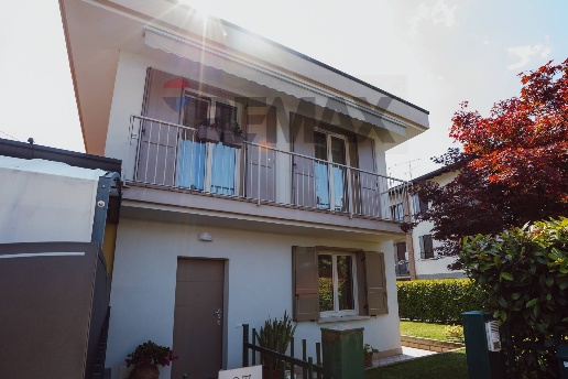 casa indipendente in vendita ad Adro in zona Torbiato