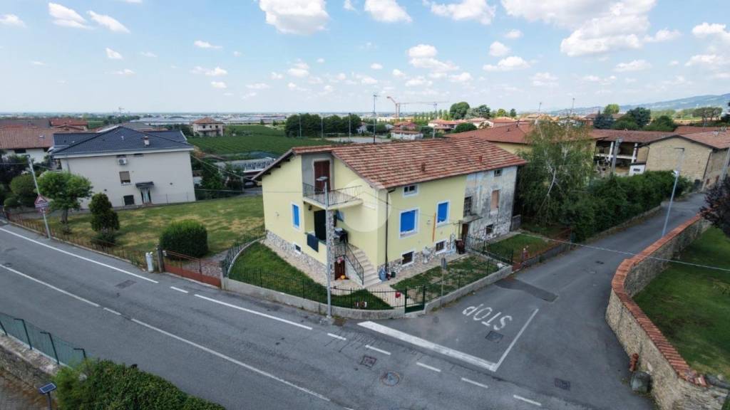 appartamento in vendita ad Adro in zona Torbiato