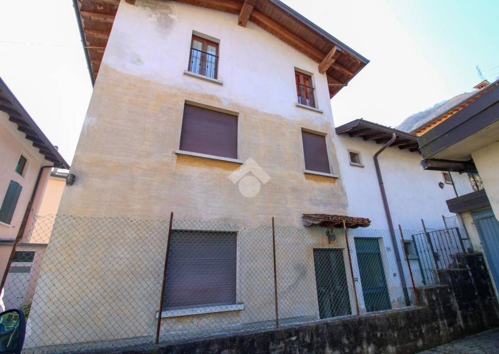 casa indipendente in vendita ad Agnosine