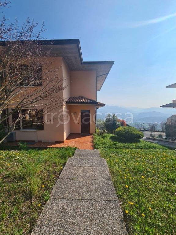 casa indipendente in vendita ad Agnosine in zona Sant'Andrea