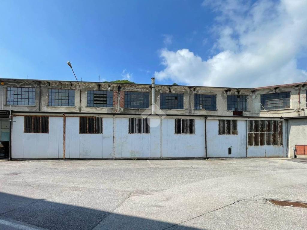 locale commerciale in vendita ad Agnosine