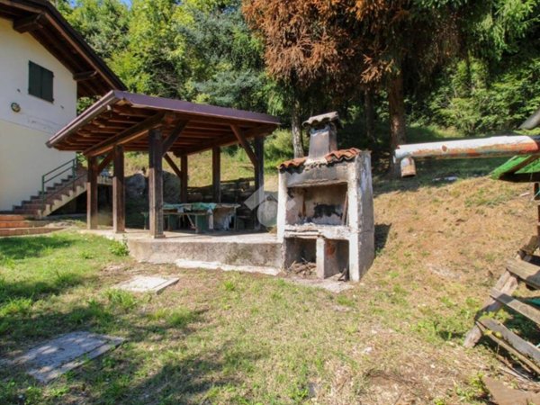 casa indipendente in vendita ad Agnosine in zona Binzago