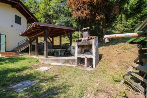casa indipendente in vendita ad Agnosine in zona Binzago