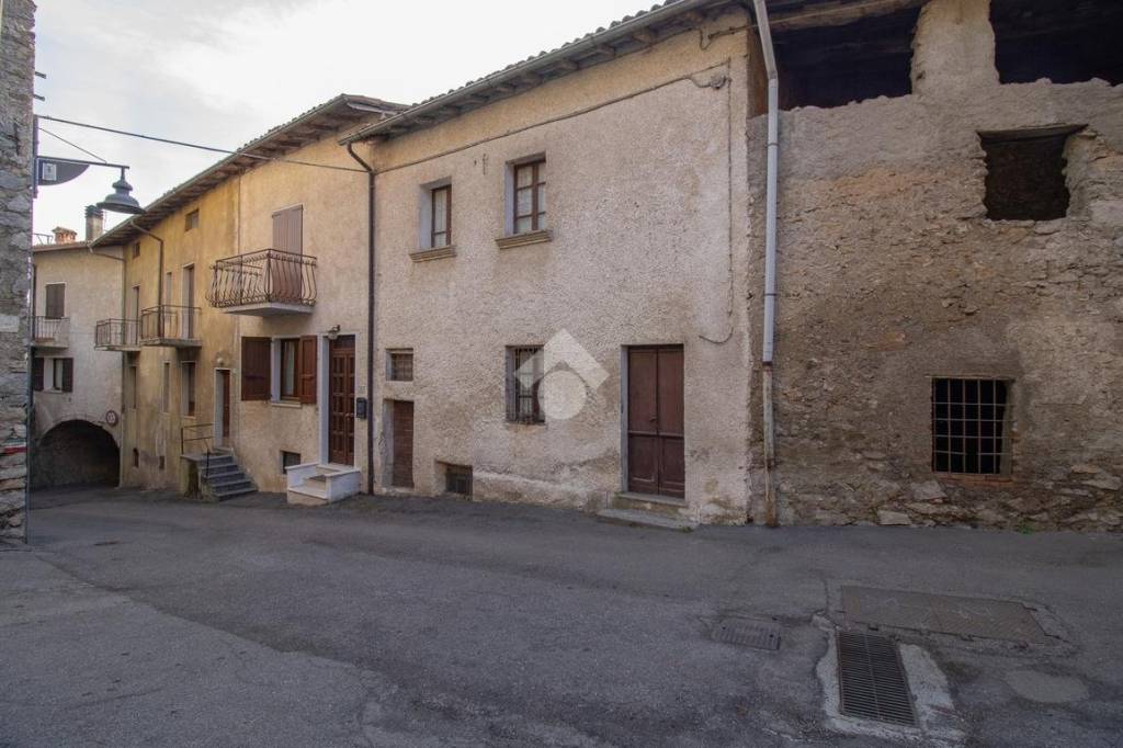 casa indipendente in vendita ad Agnosine in zona San Lino