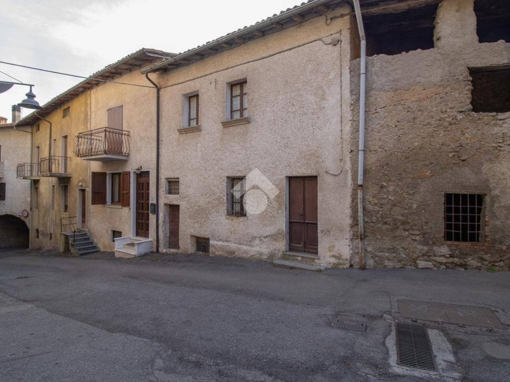 casa indipendente in vendita ad Agnosine
