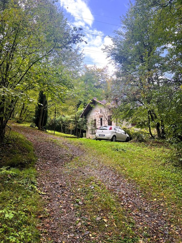 casa indipendente in vendita ad Agnosine in zona Casale