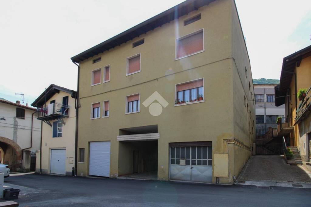 appartamento in vendita ad Agnosine in zona Trebbio