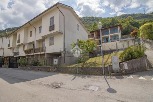 casa indipendente in vendita ad Agnosine in zona Trebbio