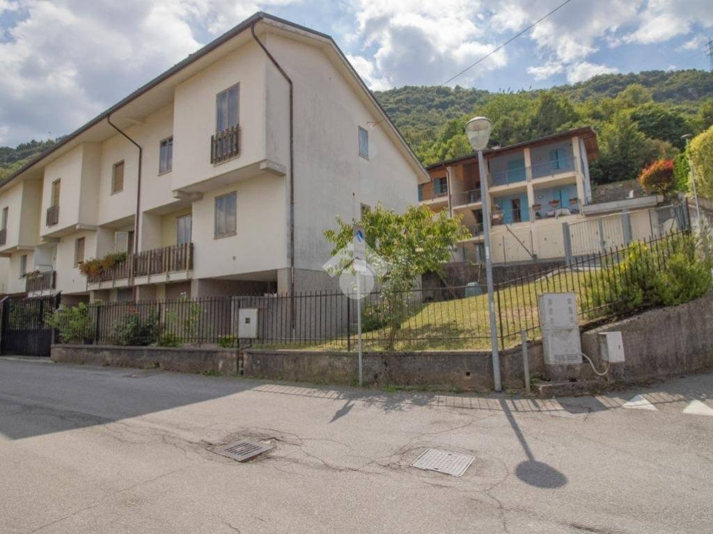 casa indipendente in vendita ad Agnosine in zona Trebbio