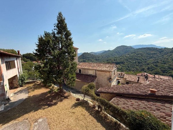 casa indipendente in vendita ad Agnosine in zona Binzago