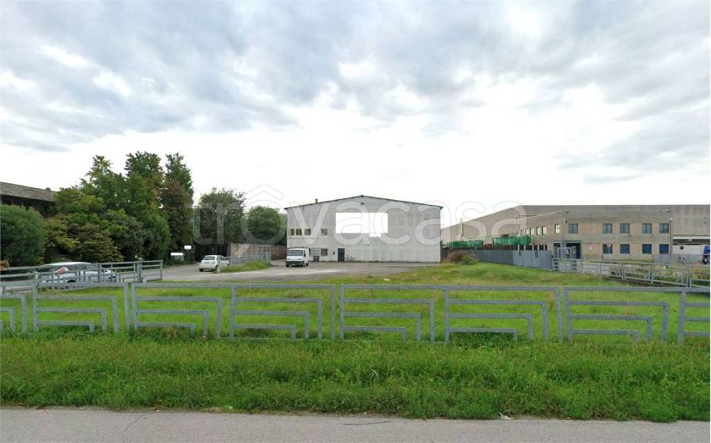 locale commerciale in vendita ad Alfianello