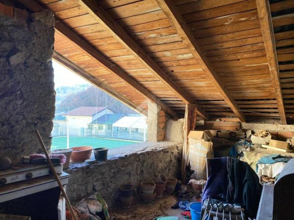 casa indipendente in vendita ad Angolo Terme