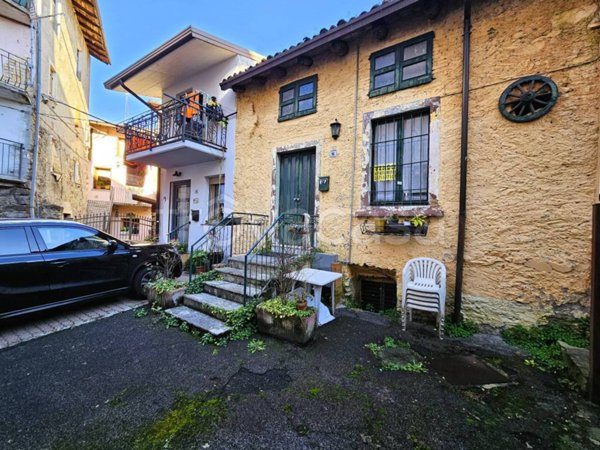 casa indipendente in vendita ad Angolo Terme