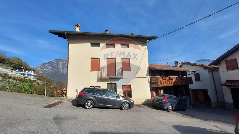 casa indipendente in vendita ad Angolo Terme in zona Anfurro