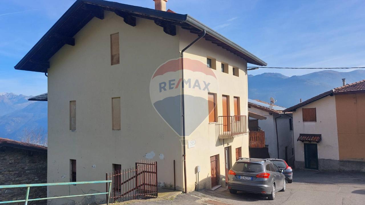 casa indipendente in vendita ad Angolo Terme in zona Anfurro