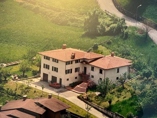 casa indipendente in vendita ad Angolo Terme