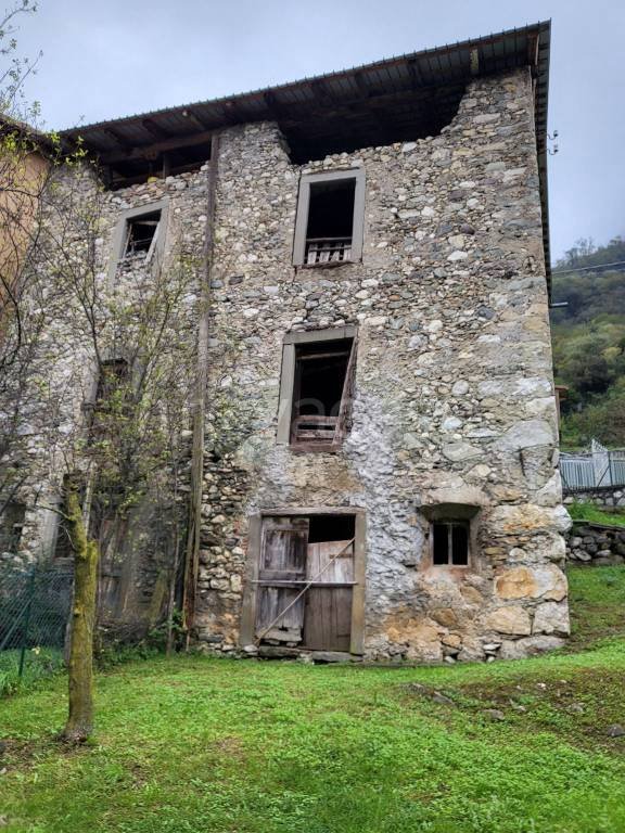 casa indipendente in vendita ad Angolo Terme