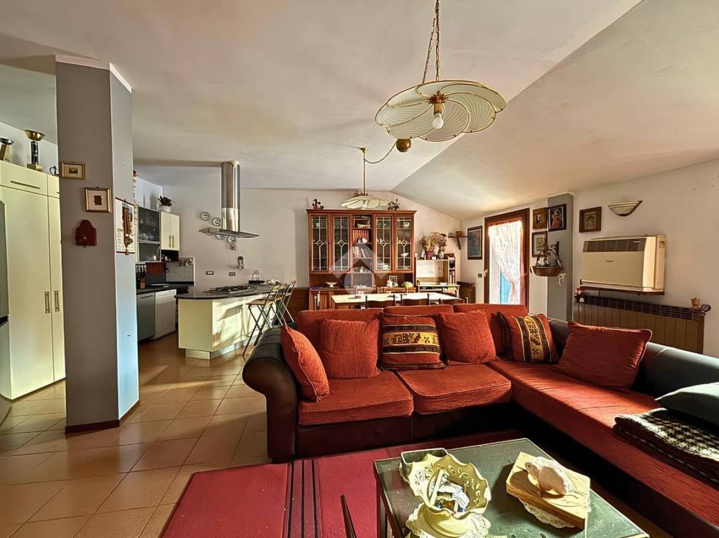 casa indipendente in vendita ad Angolo Terme