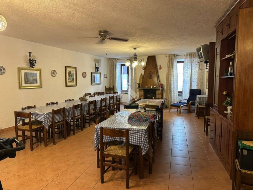 negozio in vendita ad Angolo Terme