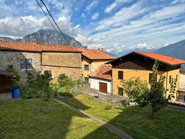casa indipendente in vendita ad Angolo Terme in zona Anfurro