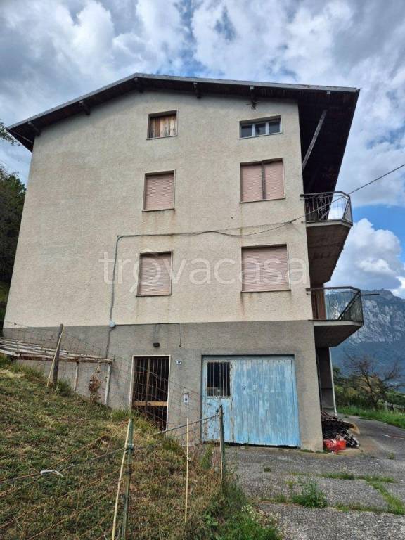 casa indipendente in vendita ad Angolo Terme in zona Anfurro