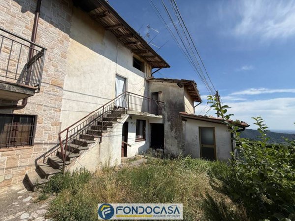 casa indipendente in vendita ad Angolo Terme
