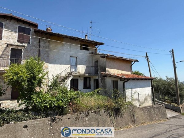 casa indipendente in vendita ad Angolo Terme