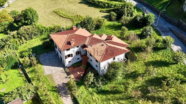 casa indipendente in vendita ad Angolo Terme