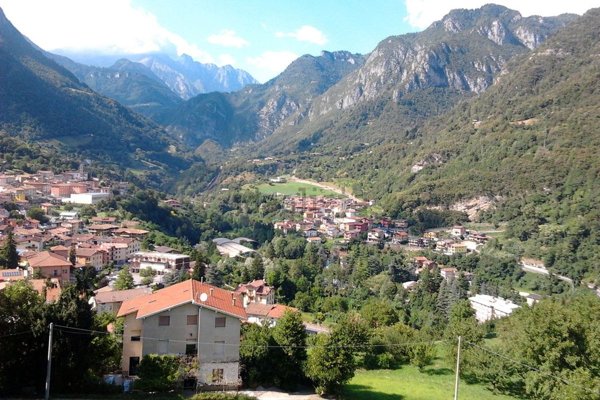 negozio in vendita ad Angolo Terme