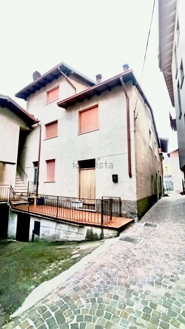 casa indipendente in vendita ad Angolo Terme