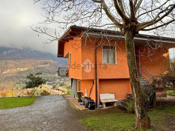 casa indipendente in vendita ad Angolo Terme