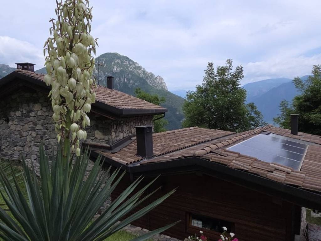 casa indipendente in vendita ad Angolo Terme