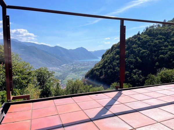 casa indipendente in vendita ad Angolo Terme in zona Anfurro