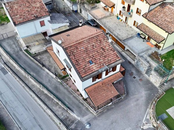 casa indipendente in vendita ad Angolo Terme