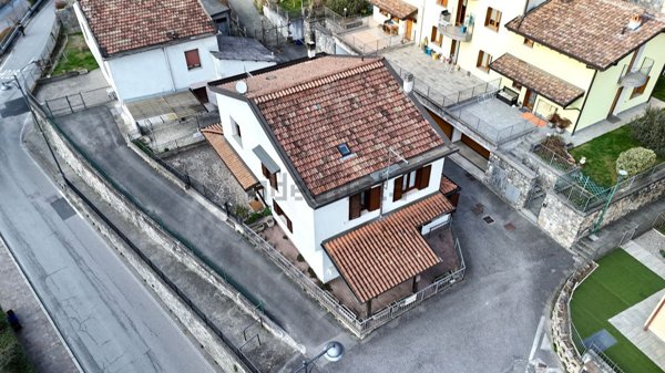 casa indipendente in vendita ad Angolo Terme