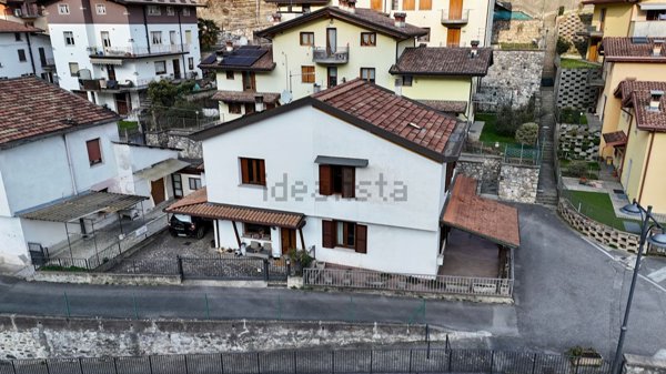 casa indipendente in vendita ad Angolo Terme