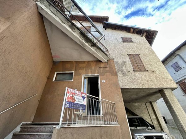 casa indipendente in vendita ad Angolo Terme