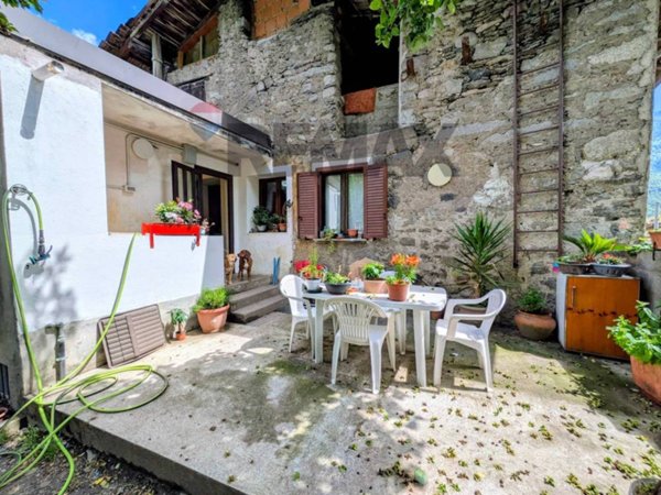 casa indipendente in vendita ad Angolo Terme