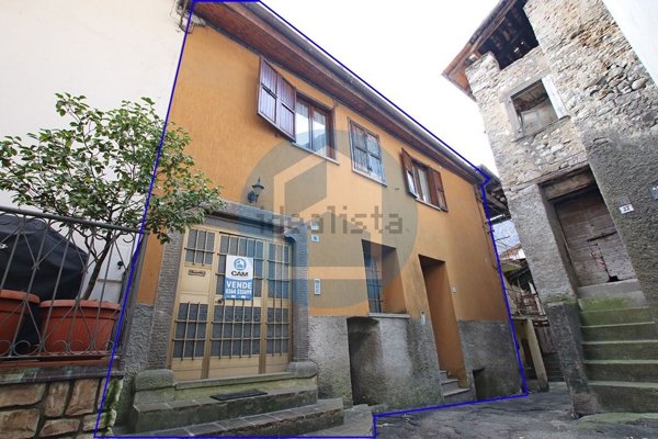 casa indipendente in vendita ad Angolo Terme in zona Mazzunno