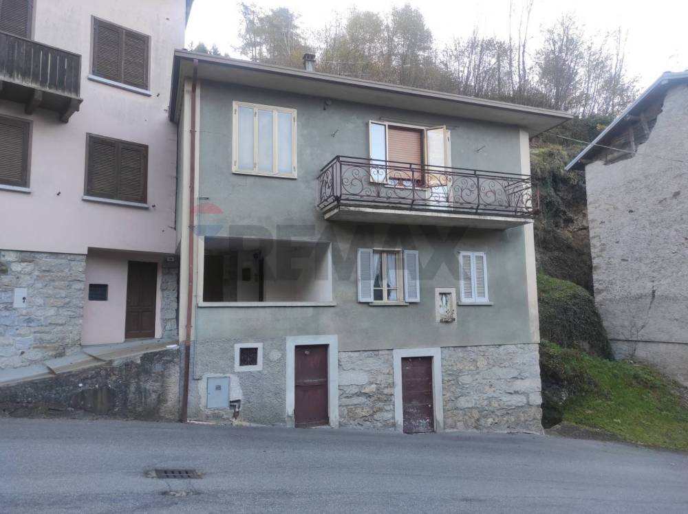 casa indipendente in vendita ad Angolo Terme